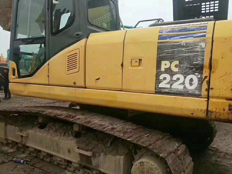 二手小松PC220-7挖掘机